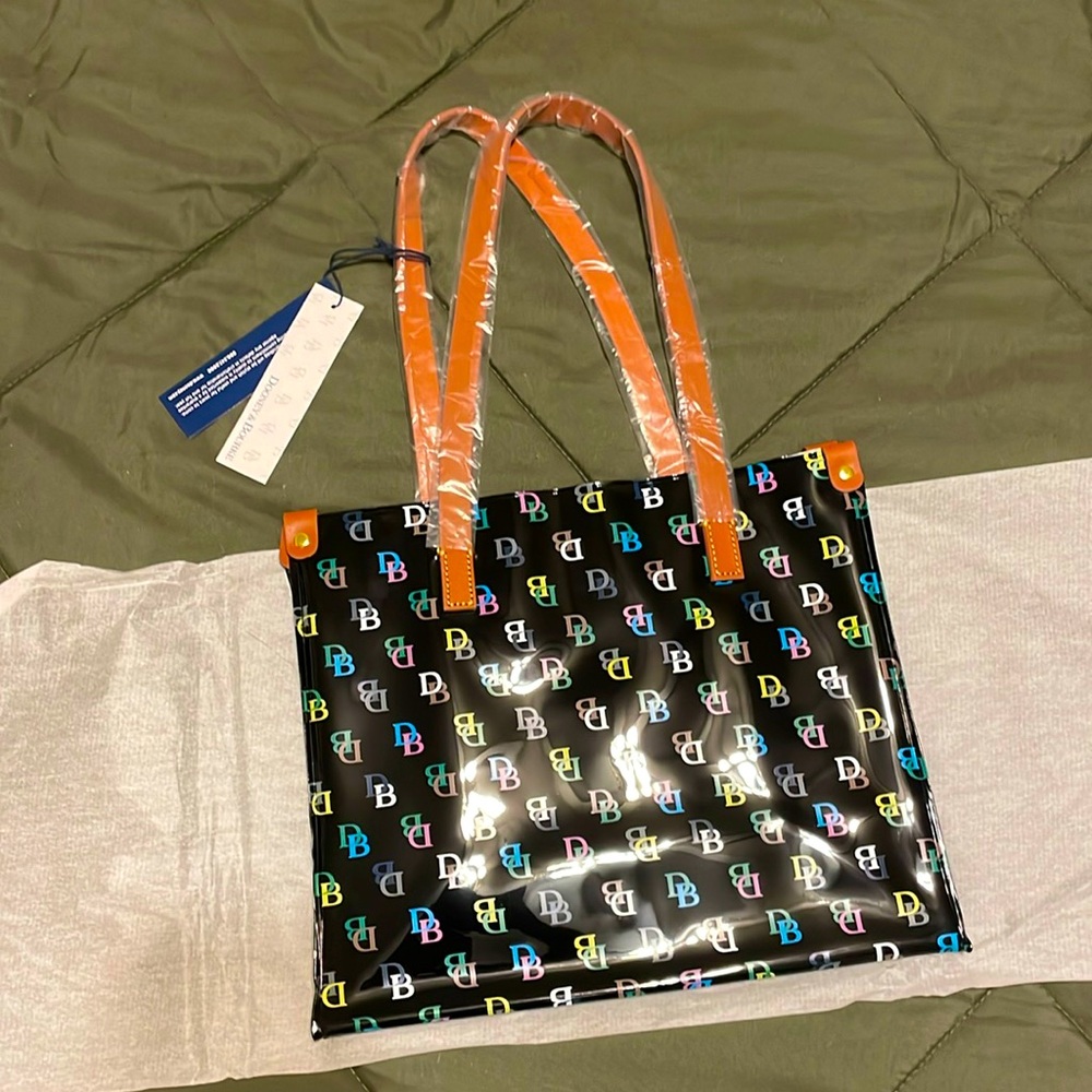 Dooney & Bourke Med Shopper Bag